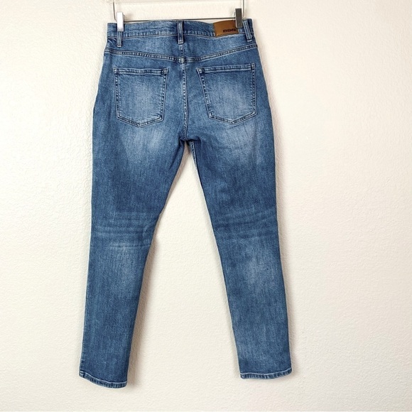 RSQ Relaxed Taper Light Vintage Destroyed Jeans Sizes 28“ x 30” & 29“ x 32“ - Picture 7 of 11